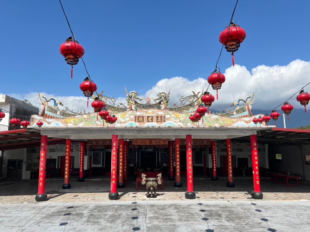 阮弼真君廟前柱聯